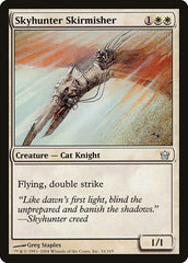 Caçadora Celeste Escaramuçadora / Skyhunter Skirmisher - Magic: The Gathering - MoxLand